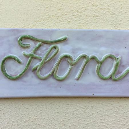 CASALE LA FATA -tipico toscano immerso nelle colline tra Lucca e Versilia, 6 appartamenti indipendenti Camaiore Esterno foto