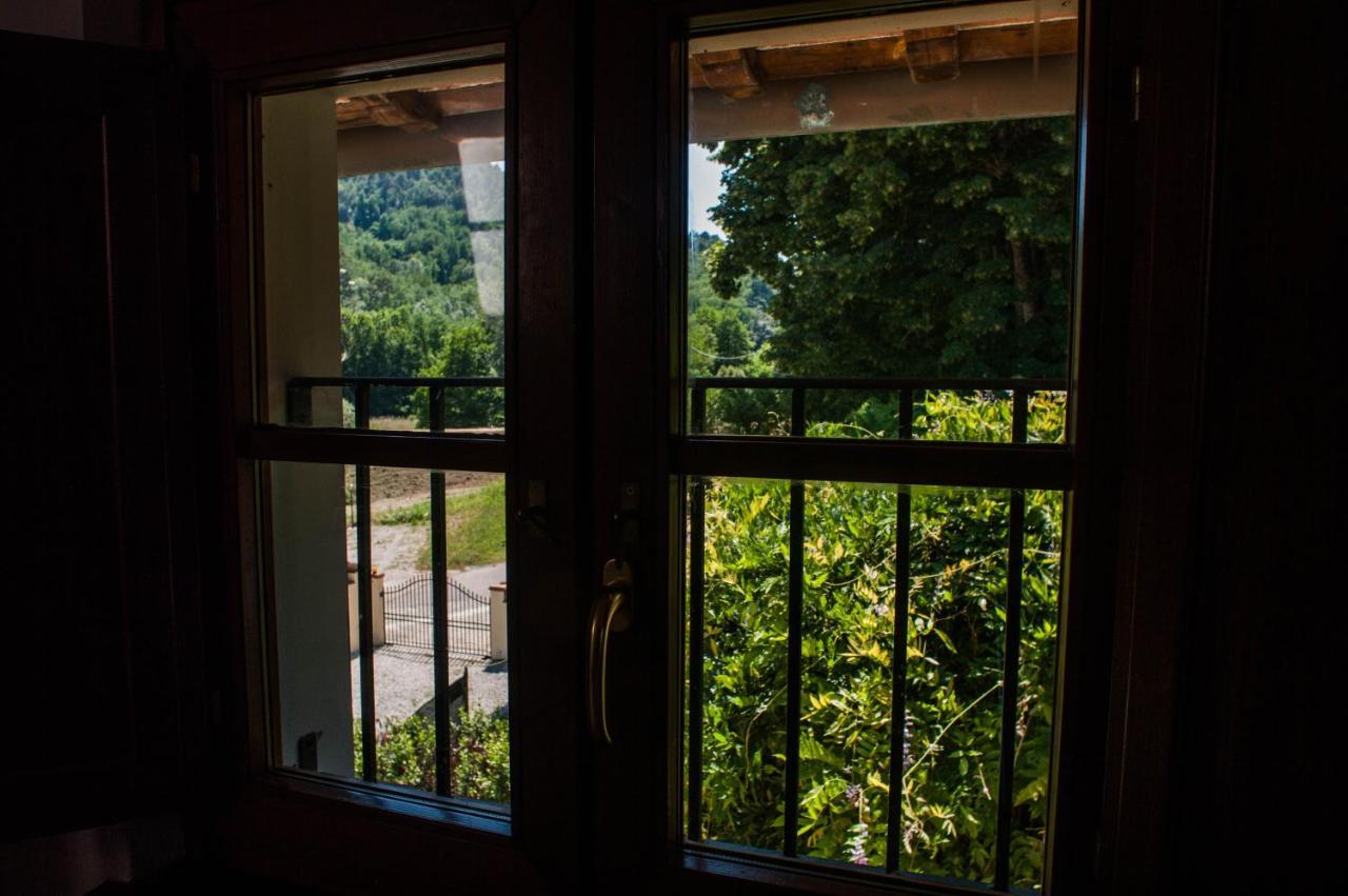 CASALE LA FATA -tipico toscano immerso nelle colline tra Lucca e Versilia, 6 appartamenti indipendenti Camaiore Esterno foto