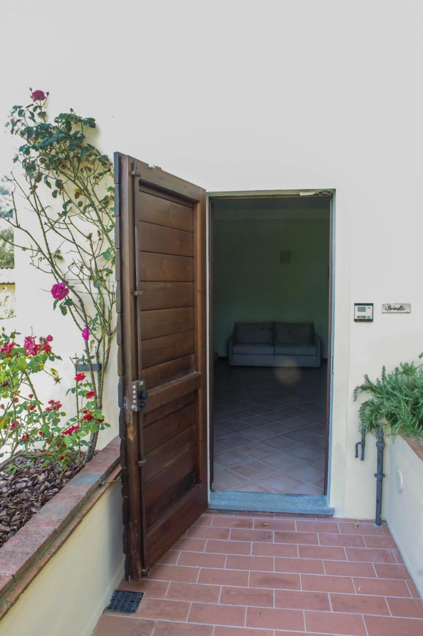 CASALE LA FATA -tipico toscano immerso nelle colline tra Lucca e Versilia, 6 appartamenti indipendenti Camaiore Esterno foto
