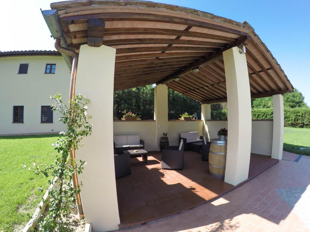 CASALE LA FATA -tipico toscano immerso nelle colline tra Lucca e Versilia, 6 appartamenti indipendenti Camaiore Esterno foto