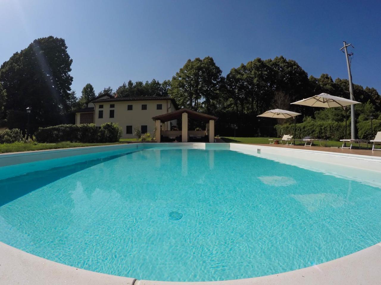 CASALE LA FATA -tipico toscano immerso nelle colline tra Lucca e Versilia, 6 appartamenti indipendenti Camaiore Esterno foto