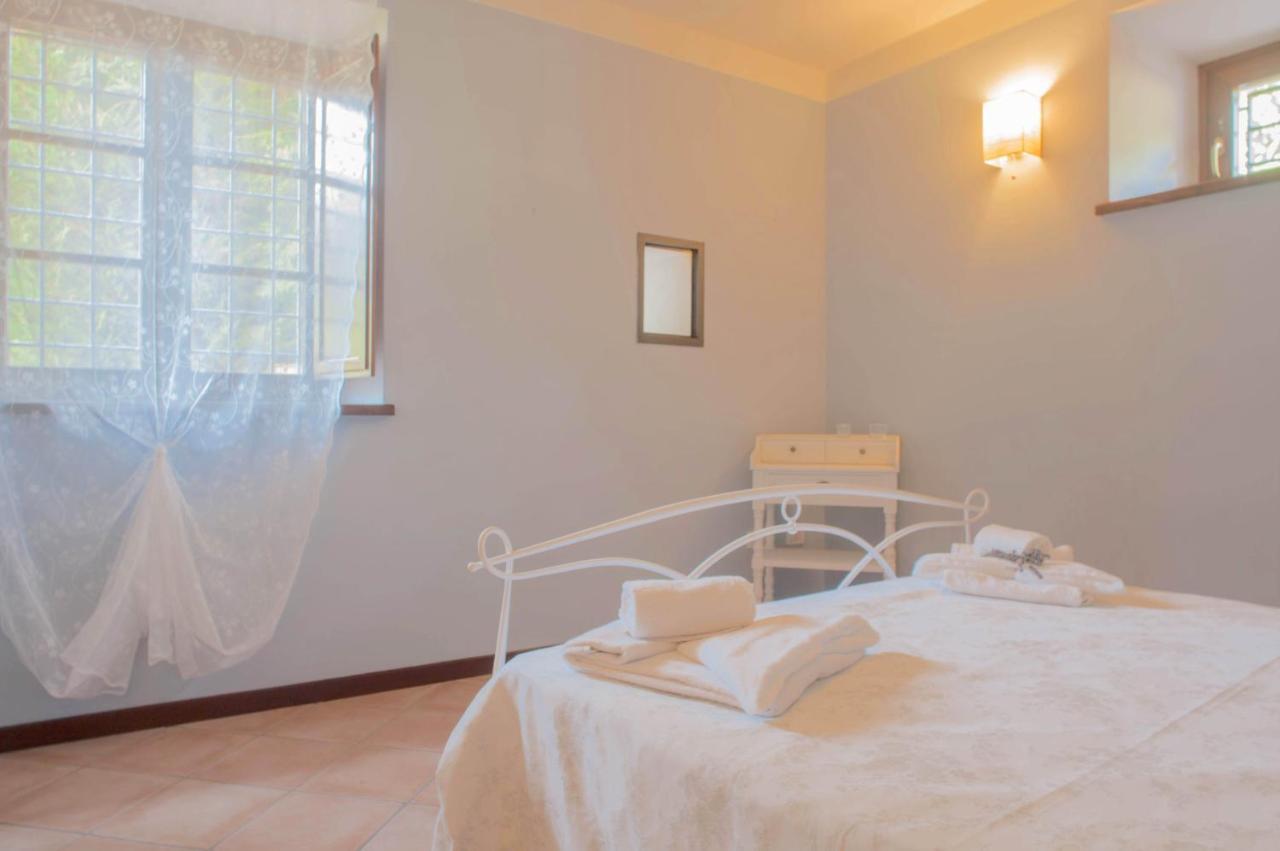 CASALE LA FATA -tipico toscano immerso nelle colline tra Lucca e Versilia, 6 appartamenti indipendenti Camaiore Esterno foto