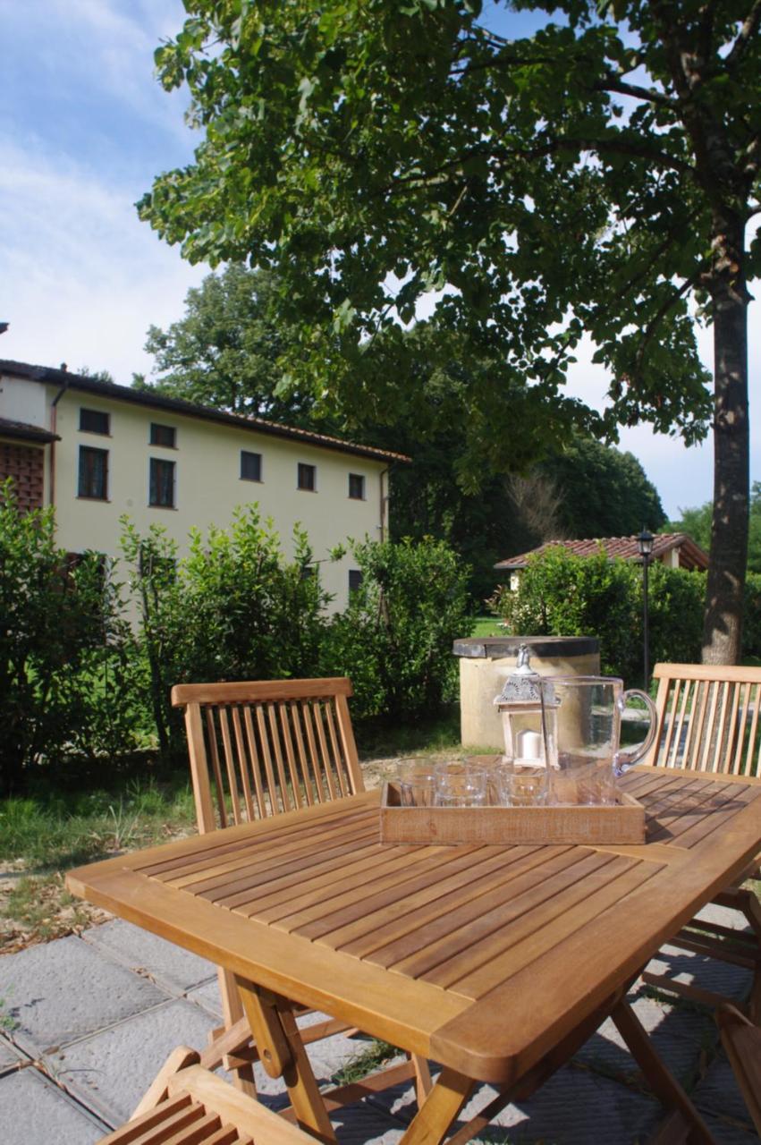 CASALE LA FATA -tipico toscano immerso nelle colline tra Lucca e Versilia, 6 appartamenti indipendenti Camaiore Esterno foto