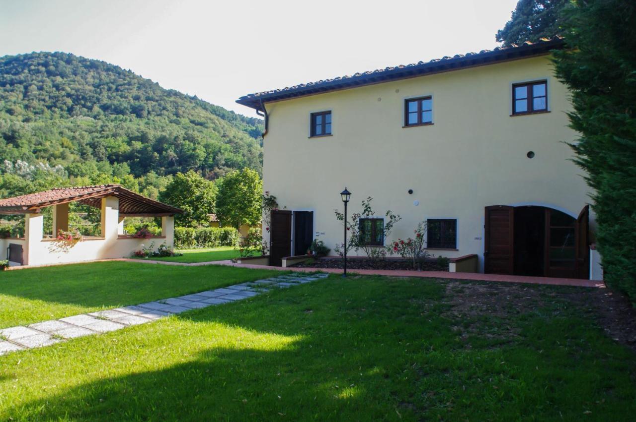 CASALE LA FATA -tipico toscano immerso nelle colline tra Lucca e Versilia, 6 appartamenti indipendenti Camaiore Esterno foto
