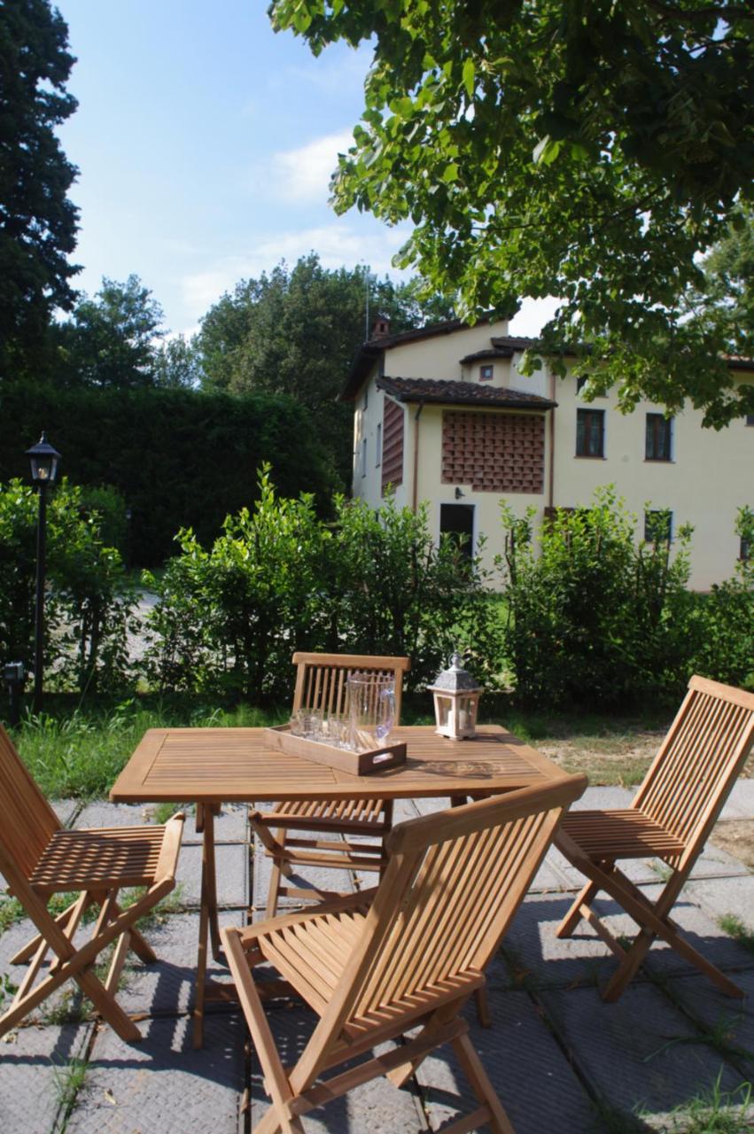 CASALE LA FATA -tipico toscano immerso nelle colline tra Lucca e Versilia, 6 appartamenti indipendenti Camaiore Esterno foto