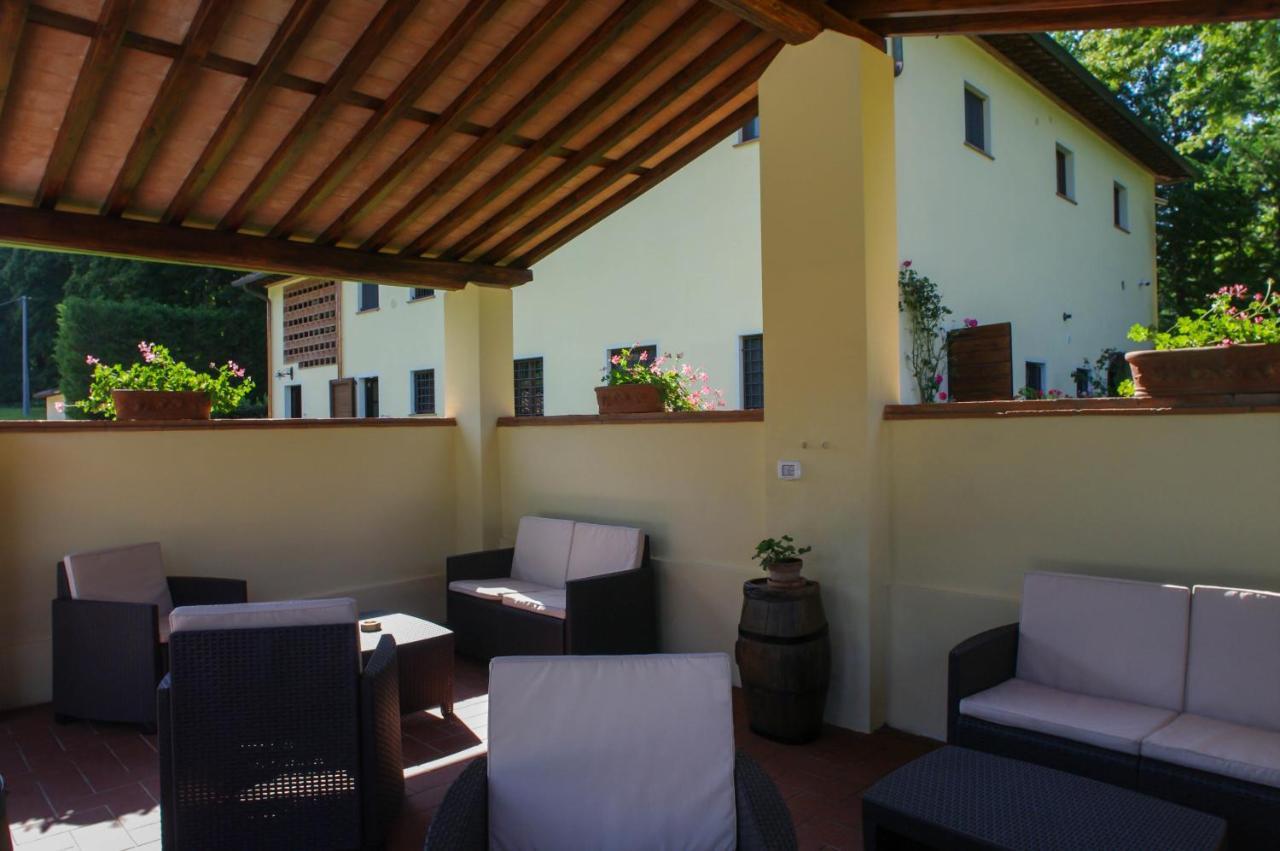 CASALE LA FATA -tipico toscano immerso nelle colline tra Lucca e Versilia, 6 appartamenti indipendenti Camaiore Esterno foto