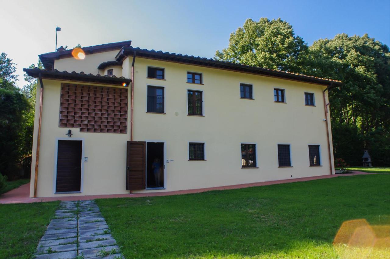 CASALE LA FATA -tipico toscano immerso nelle colline tra Lucca e Versilia, 6 appartamenti indipendenti Camaiore Esterno foto
