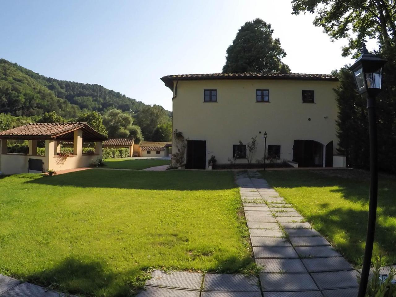 CASALE LA FATA -tipico toscano immerso nelle colline tra Lucca e Versilia, 6 appartamenti indipendenti Camaiore Esterno foto