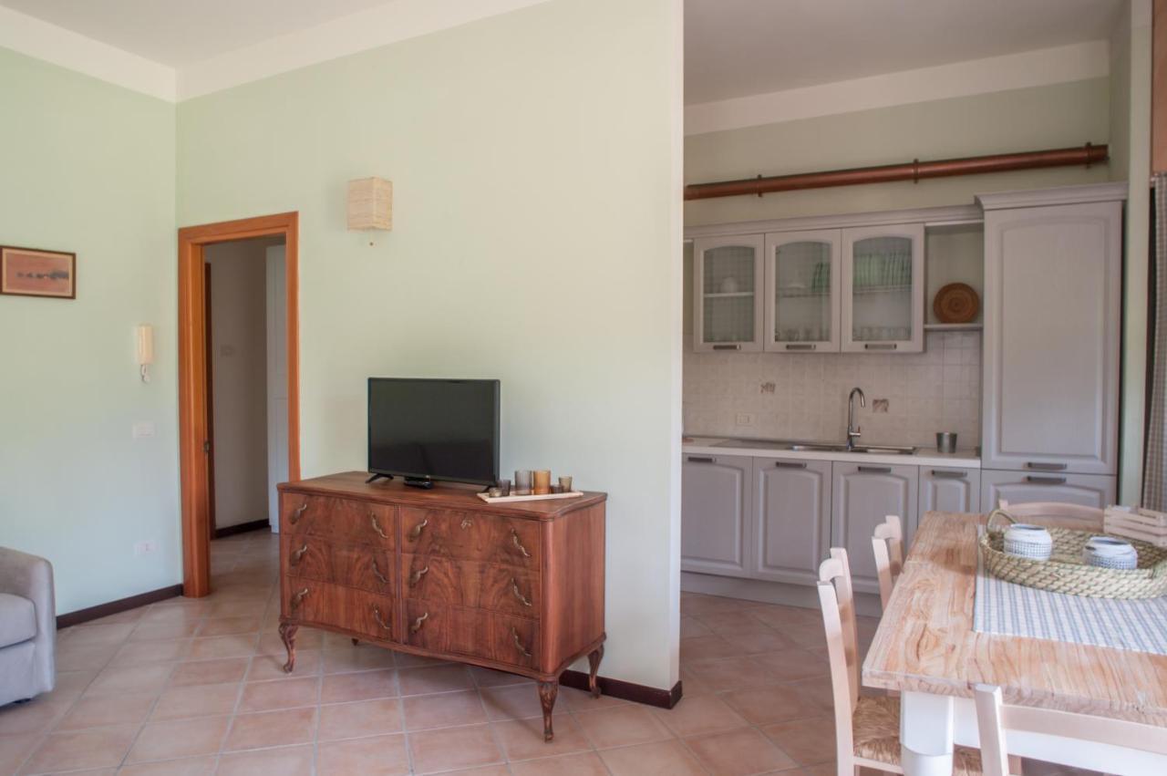 CASALE LA FATA -tipico toscano immerso nelle colline tra Lucca e Versilia, 6 appartamenti indipendenti Camaiore Esterno foto
