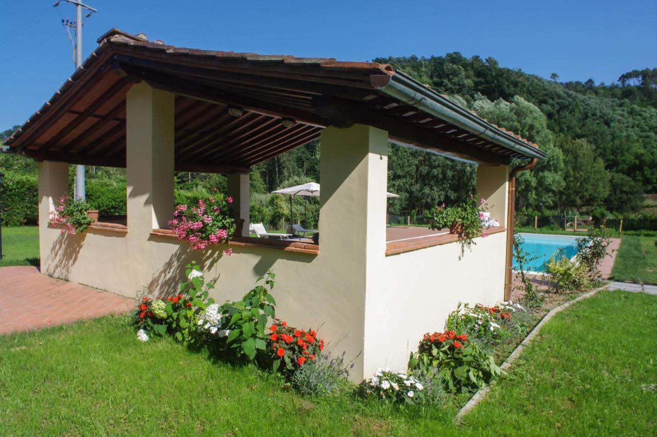 CASALE LA FATA -tipico toscano immerso nelle colline tra Lucca e Versilia, 6 appartamenti indipendenti Camaiore Esterno foto