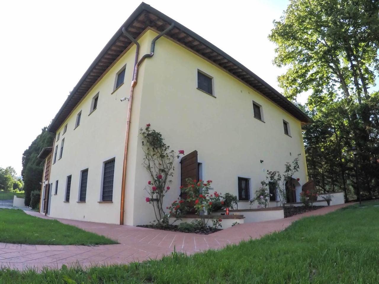 CASALE LA FATA -tipico toscano immerso nelle colline tra Lucca e Versilia, 6 appartamenti indipendenti Camaiore Esterno foto