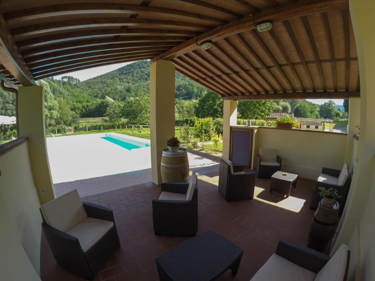 CASALE LA FATA -tipico toscano immerso nelle colline tra Lucca e Versilia, 6 appartamenti indipendenti Camaiore Esterno foto