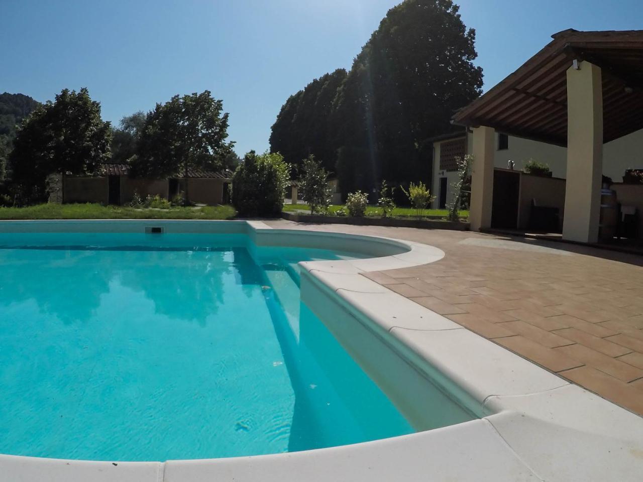 CASALE LA FATA -tipico toscano immerso nelle colline tra Lucca e Versilia, 6 appartamenti indipendenti Camaiore Esterno foto