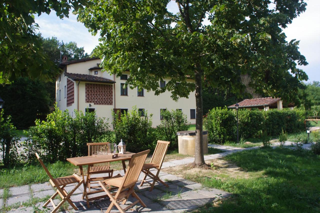 CASALE LA FATA -tipico toscano immerso nelle colline tra Lucca e Versilia, 6 appartamenti indipendenti Camaiore Esterno foto
