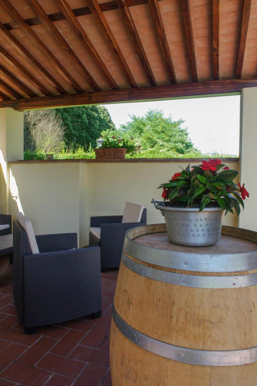 CASALE LA FATA -tipico toscano immerso nelle colline tra Lucca e Versilia, 6 appartamenti indipendenti Camaiore Esterno foto