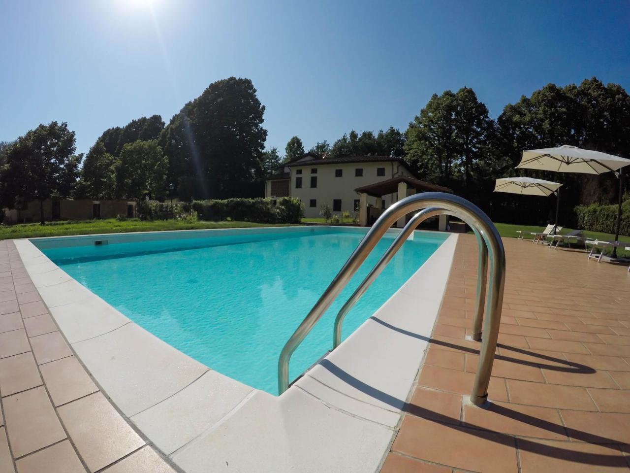 CASALE LA FATA -tipico toscano immerso nelle colline tra Lucca e Versilia, 6 appartamenti indipendenti Camaiore Esterno foto
