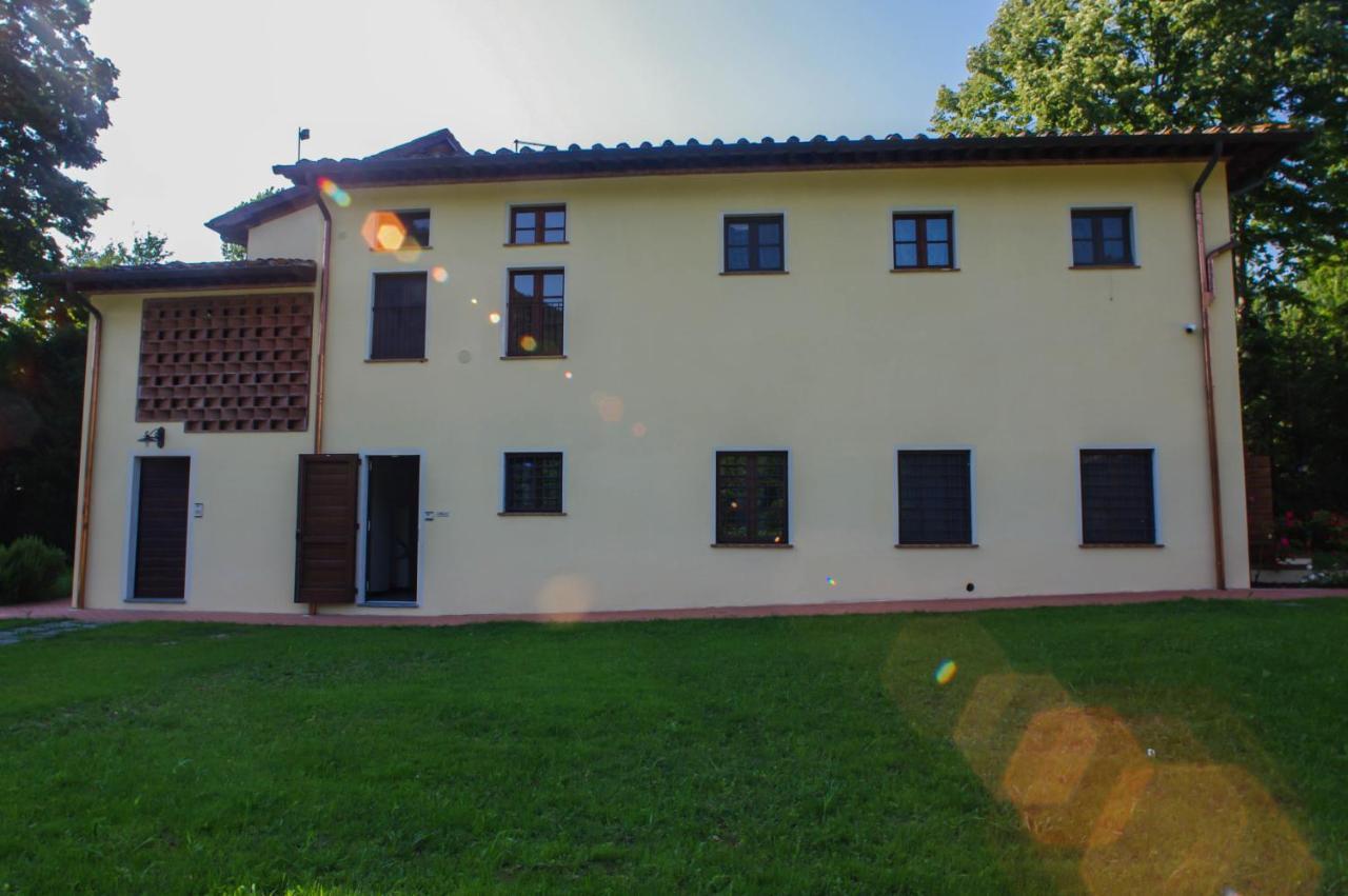 CASALE LA FATA -tipico toscano immerso nelle colline tra Lucca e Versilia, 6 appartamenti indipendenti Camaiore Esterno foto