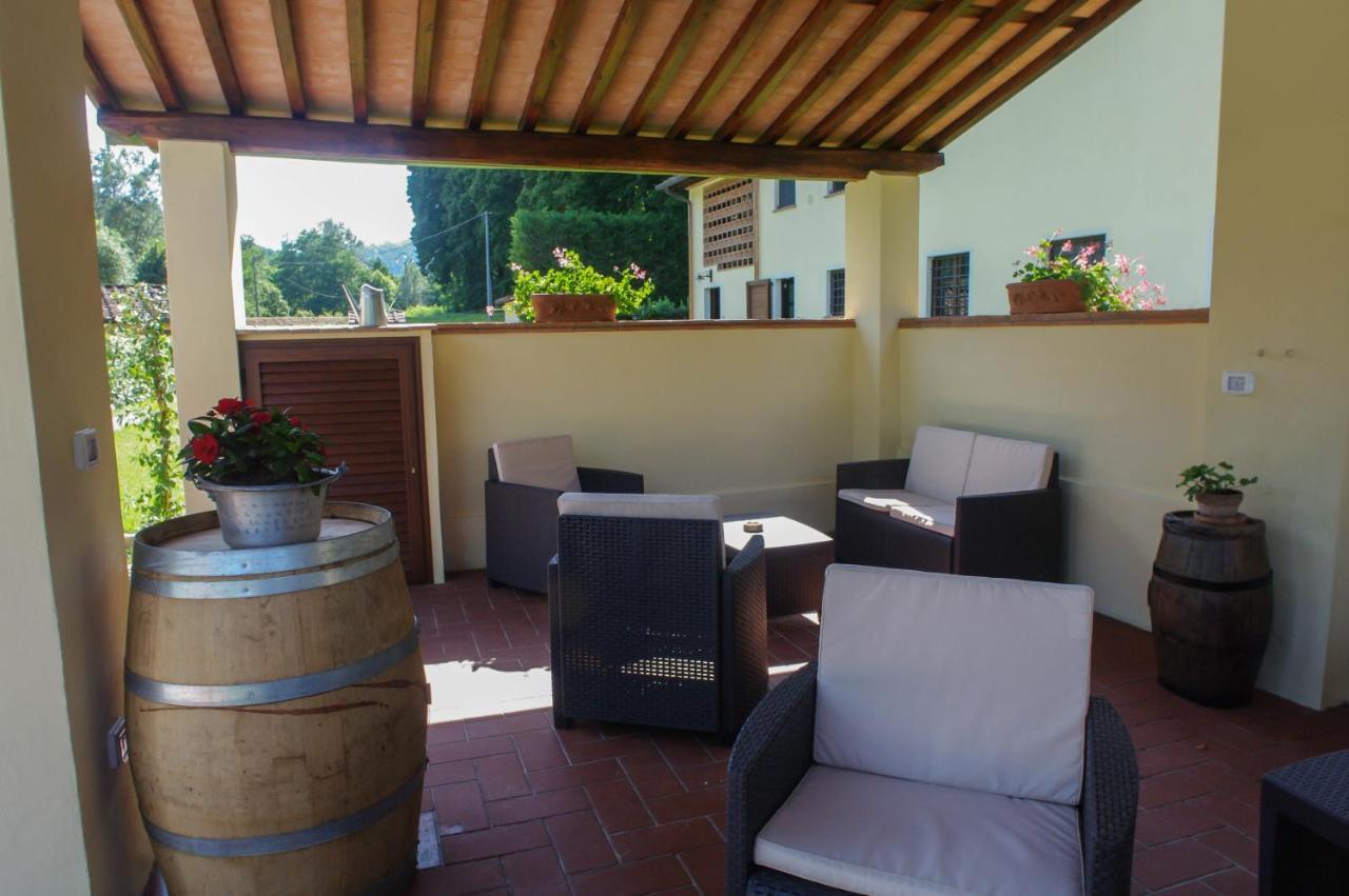 CASALE LA FATA -tipico toscano immerso nelle colline tra Lucca e Versilia, 6 appartamenti indipendenti Camaiore Esterno foto