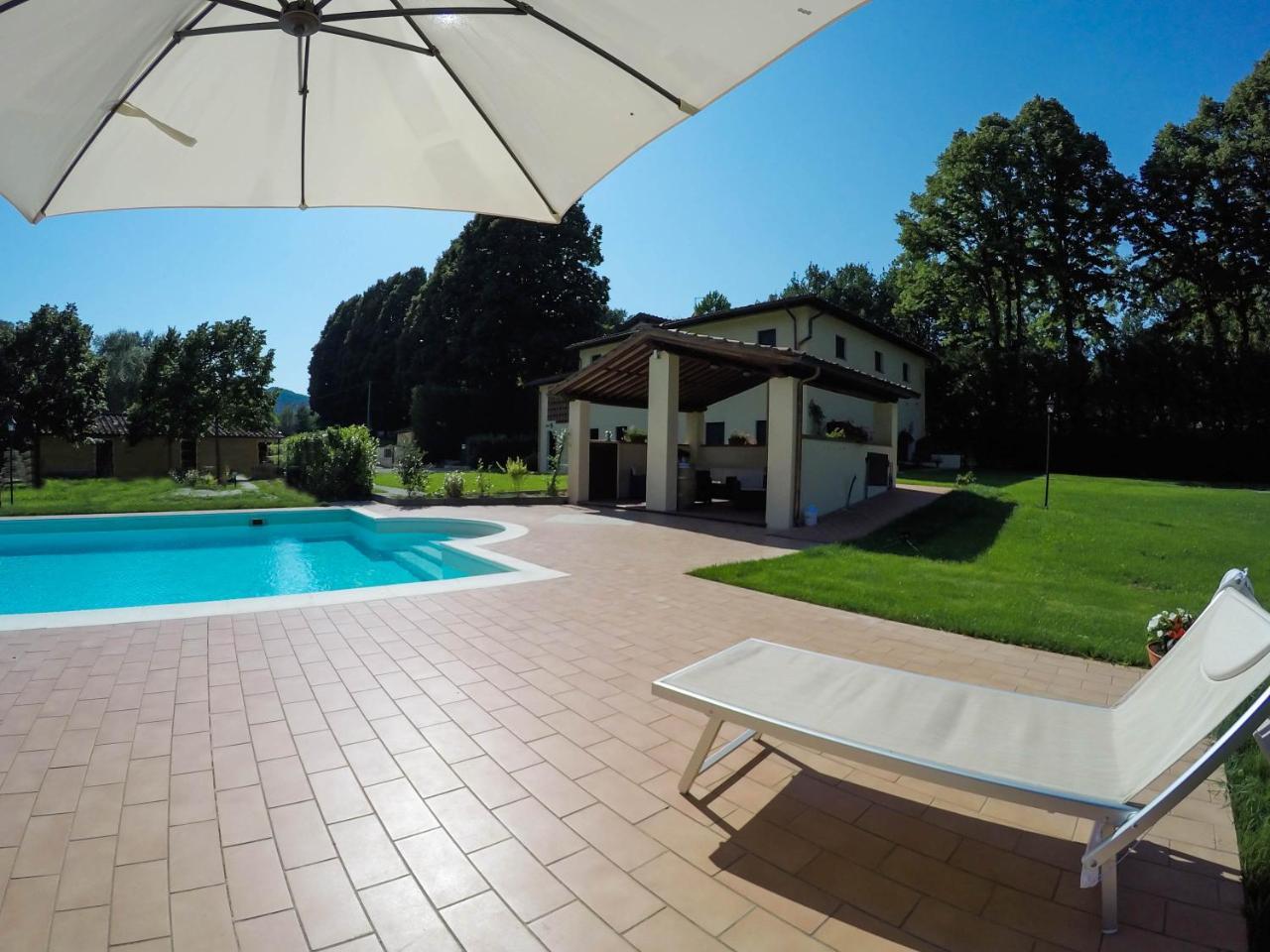 CASALE LA FATA -tipico toscano immerso nelle colline tra Lucca e Versilia, 6 appartamenti indipendenti Camaiore Esterno foto
